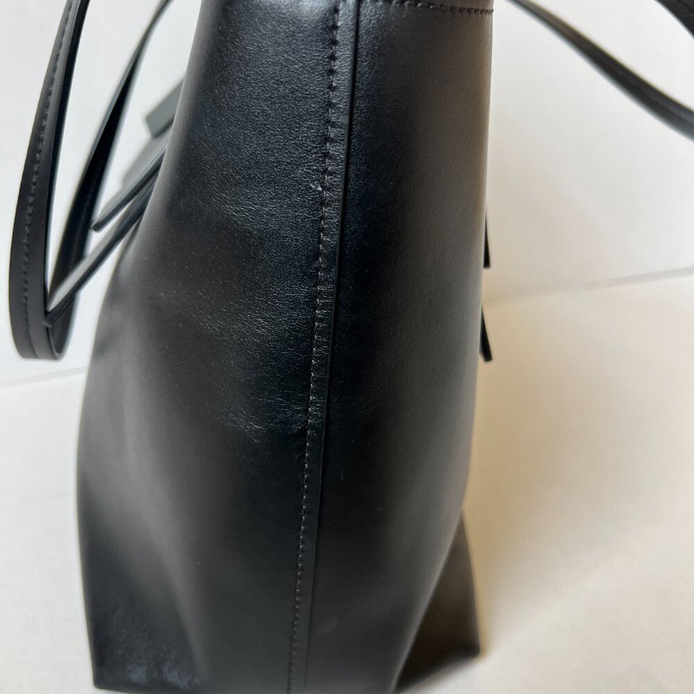 Chloe C Zipped Tote Black Leather Bag - Picture 11 of 14
